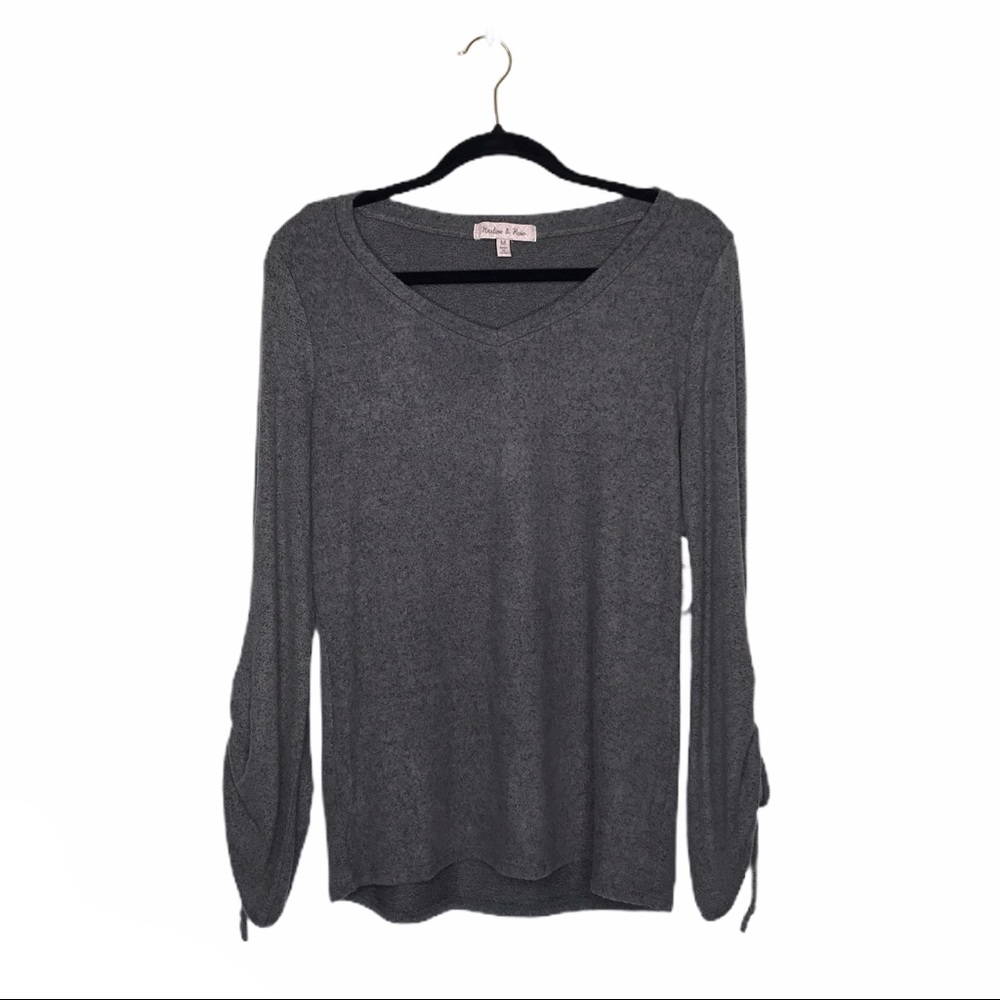 Harlow & Rose-Gray Sweater-V neck-NWT-Sz Med.